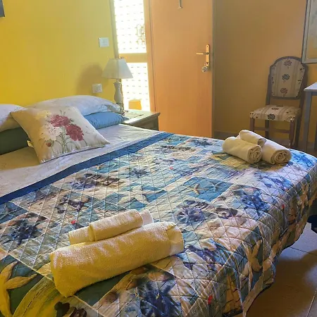 Santa Lucia Alojamento de Acomodação e Pequeno-almoço Silvi Paese