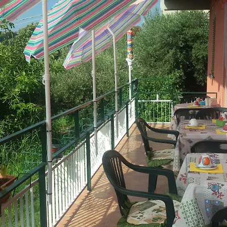 Santa Lucia Alojamento de Acomodação e Pequeno-almoço Silvi Paese